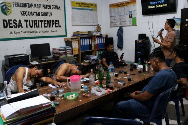 5-perangkat-desa-demak-terciduk-karaoke-pesta-miras-kantor