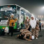 jemaah-haji-kloter-1-jateng-sujud-syukur-donohudan